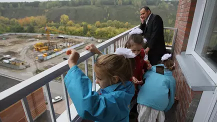 Лукашенко рассказал, где должны жить многодетные семьи —  «Надо копошиться в земле»