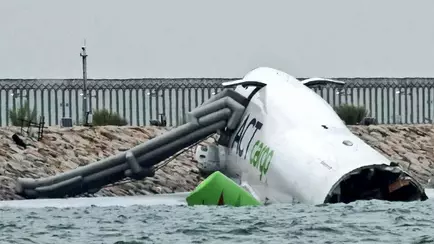 Boeing 747 устроил смертельное ДТП в аэропорту и затем затонул в море