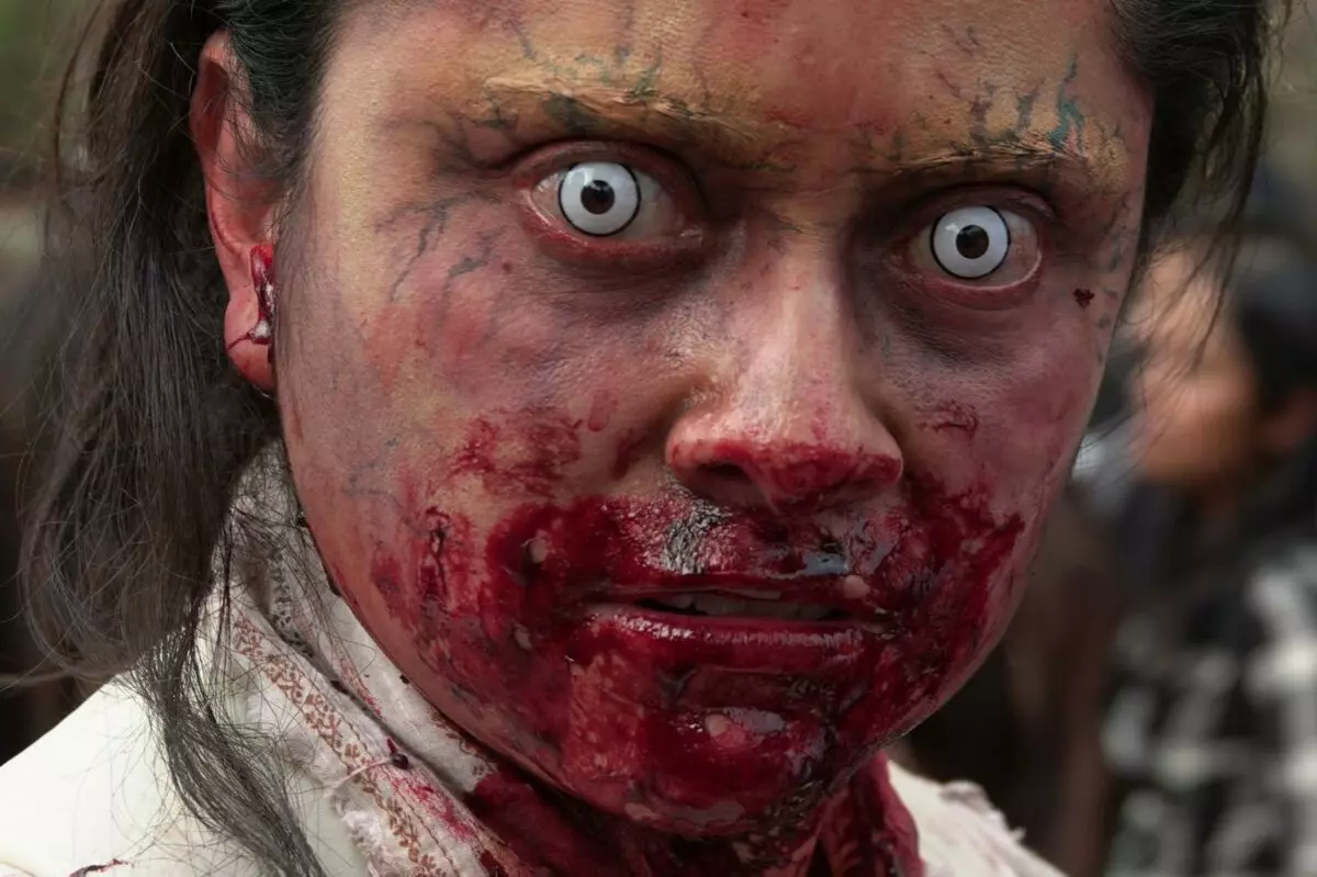 Улицы Мехико заполнили зомби. Так празднуют аналог белорусских Дзядов в Мексике