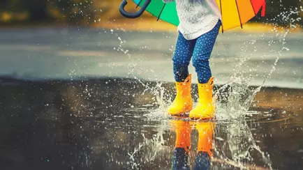 «Меньше повезет центру» — Синоптики назвали регионы Беларуси, где потеплеет до +18°C. Где дожди?