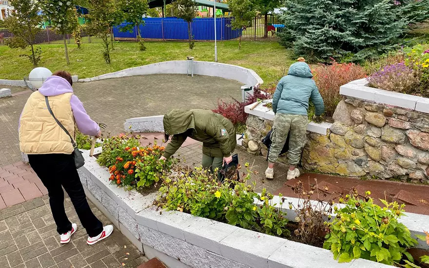 В милиции показали, кого из безработных белорусов отправляют убирать улицы