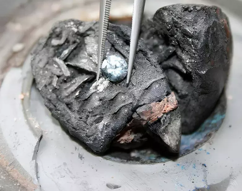 В Польше на кладбище установили телевизор. Для кого?