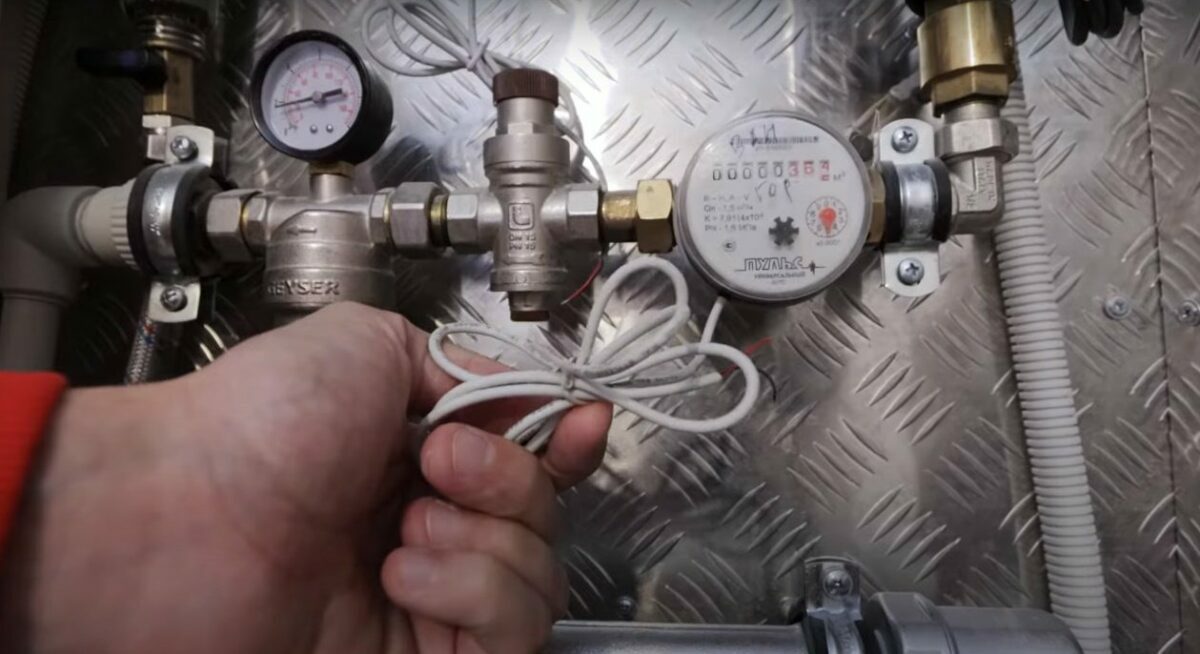 Могут ли белорусам отключить свет, если не заплатили за воду? Адвокат пояснила, что по закону