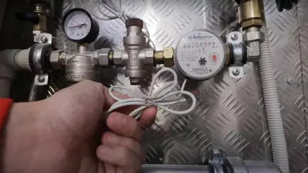 Могут ли белорусам отключить свет, если не заплатили за воду? Адвокат пояснила, что по закону