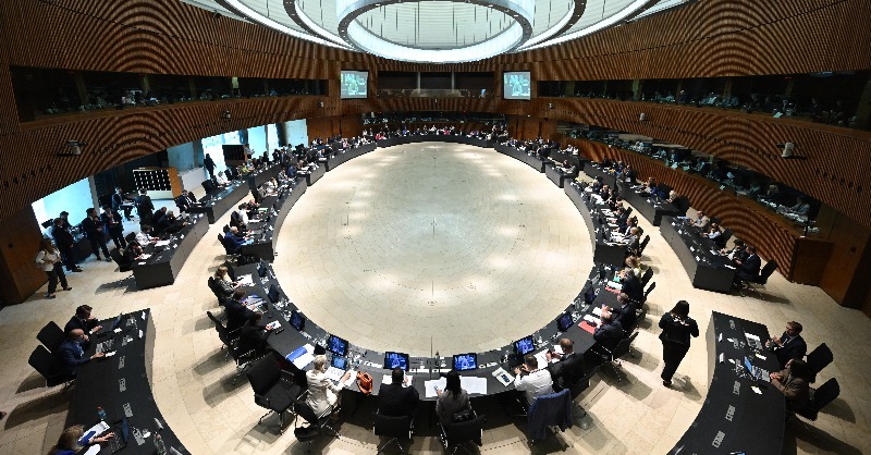 Совет ЕС одобрил запрет на российские газ и нефть. В чем нюансы?