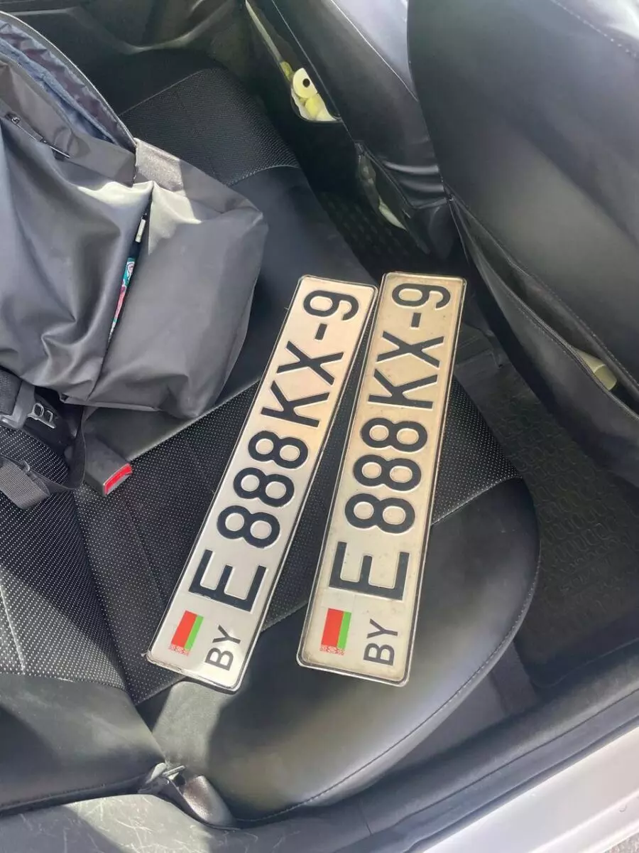 ГАИ Москвы нашла машину с фейковым белорусским номером на девятку. Что грозит владельцу?