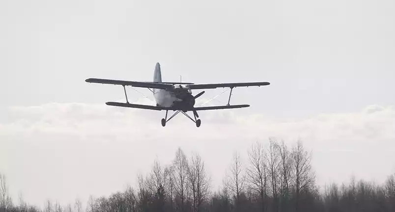 Польский самолёт разбросал у границы капсулы. Белорусов попросили не трогать