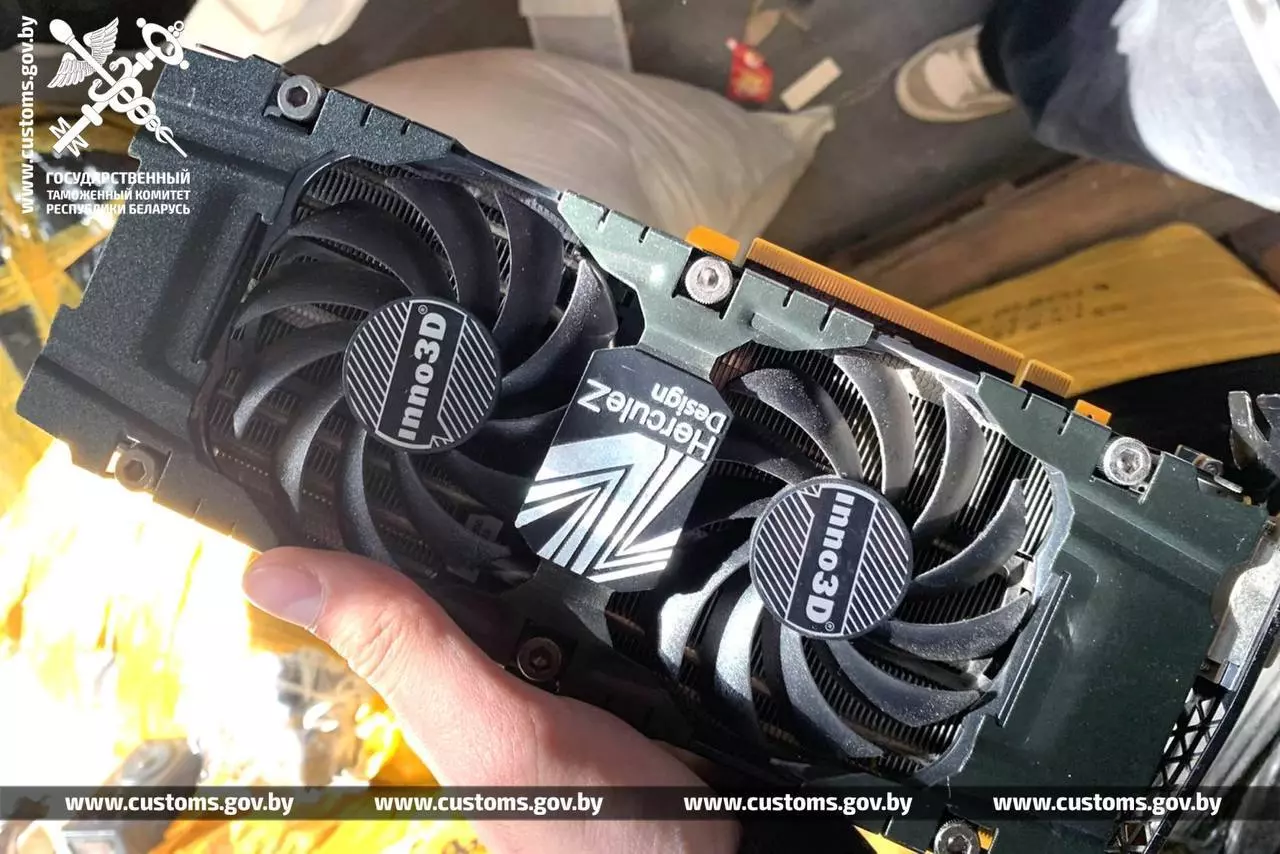 Таможня показала белорусам за какие товары из России можно лишиться 250 000 рублей