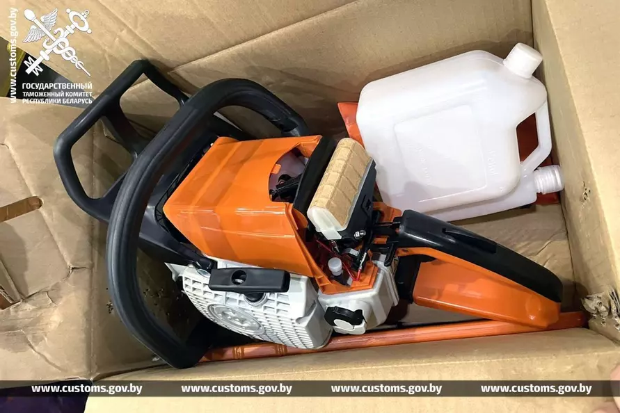 Таможня показала белорусам за какие товары из России можно лишиться 250 000 рублей