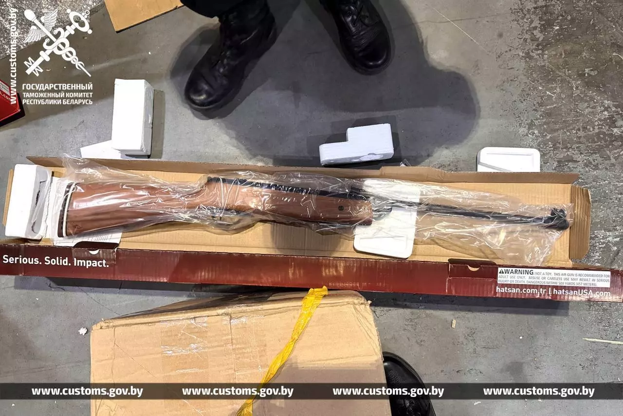 Таможня показала белорусам за какие товары из России можно лишиться 250 000 рублей