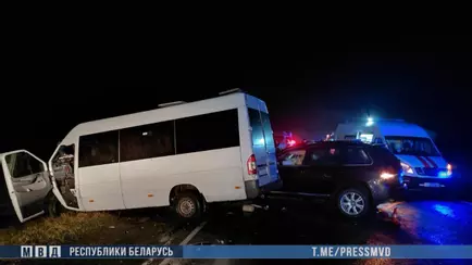 На Гомельщине погибли 6 пассажиров после столкновения маршрутки с трактором и легковушкой