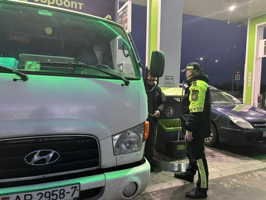 ГАИ призвала белорусов «проявить бдительность» и сообщать о «любителях кофе» по номеру 102