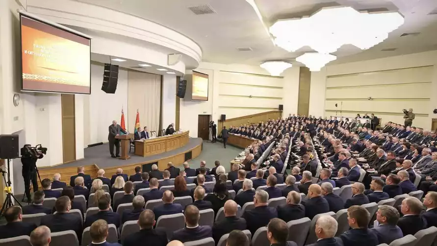 Лукашенко обратился к 300 чиновникам: «Ситуация в Витебской области печальная»