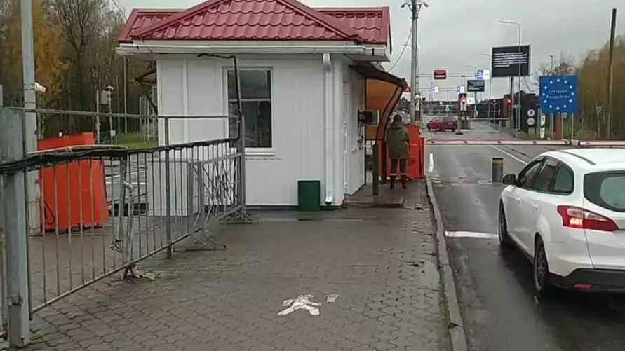 Таможня Беларуси объявила о частичном возобновлении движения на границе с Литвой. Кого пускают?