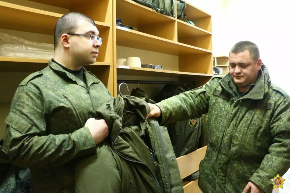 Минобороны показало, чем занимаются белорусские срочники-новобранцы