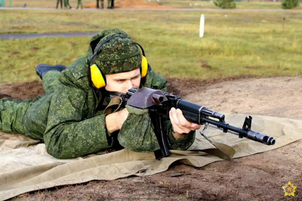Минобороны показало, чем занимаются белорусские срочники-новобранцы