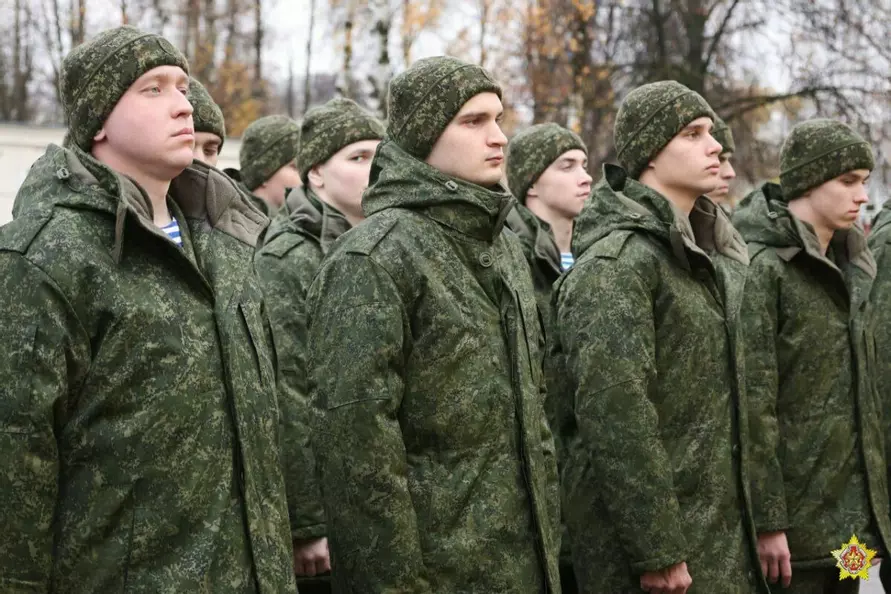 Минобороны показало, чем занимаются белорусские срочники-новобранцы