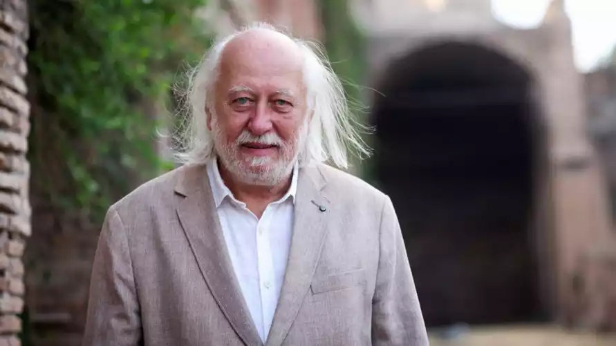 Нобелевскую премию по литературе получил венгерский писатель за романы о Китае и Японии. Ну почти