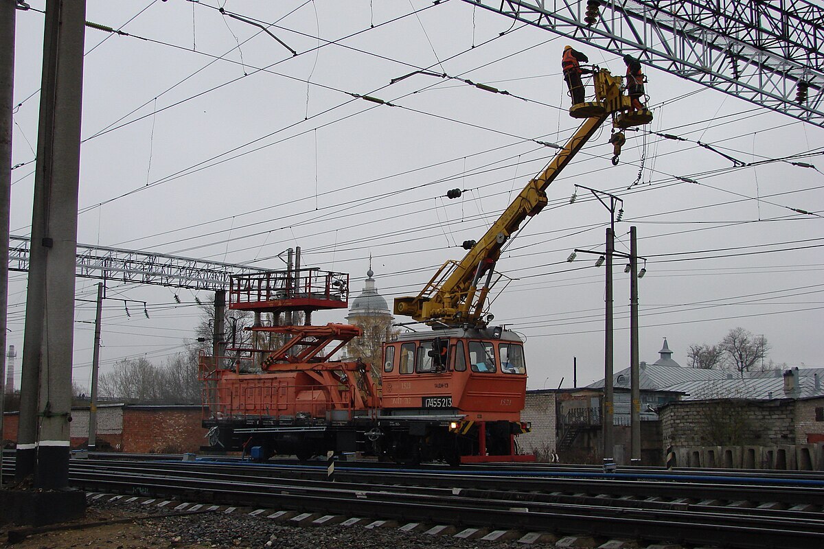Под Минском на железной дороге опрокинулась автомотриса