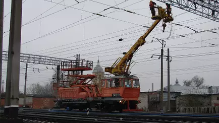 Под Минском на железной дороге опрокинулась автомотриса