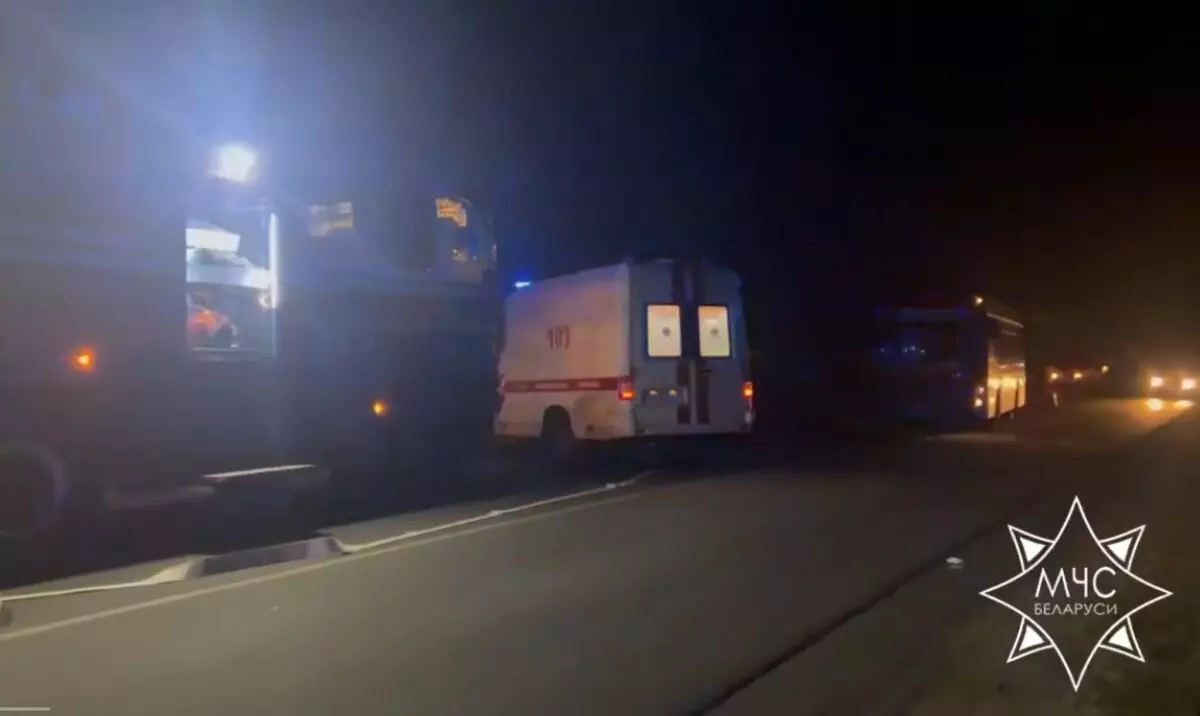 Под Минском столкнулись автобус и легковушка