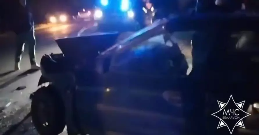 Под Минском столкнулись автобус и легковушка