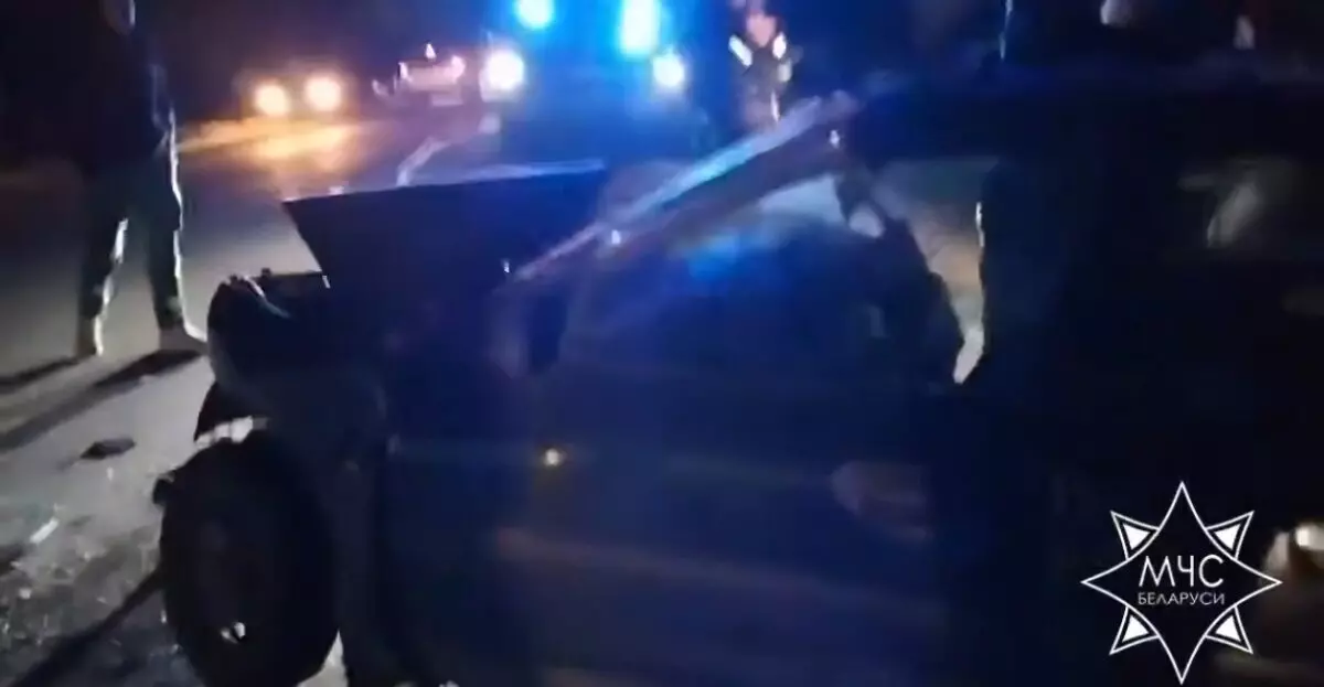 Под Минском столкнулись автобус и легковушка