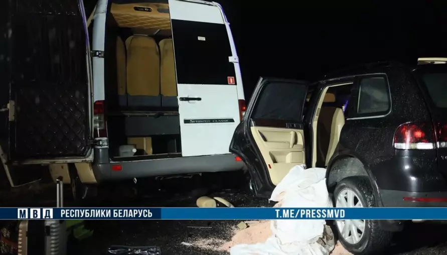 На Гомельщине погибли 6 пассажиров после столкновения маршрутки с трактором и легковушкой