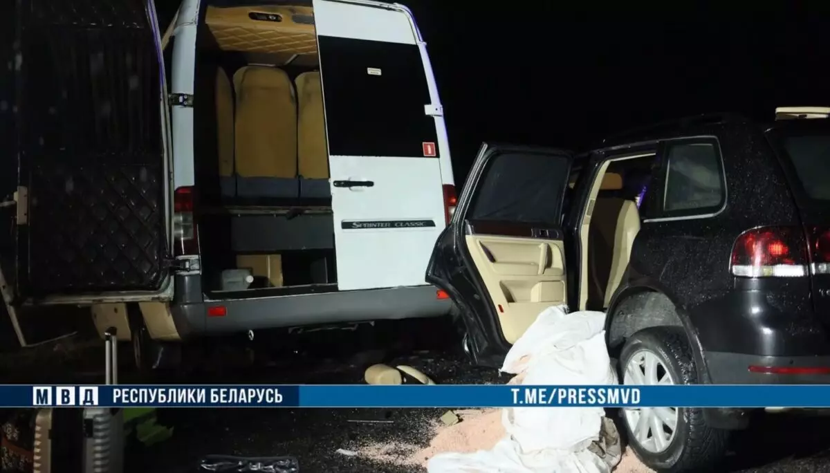 На Гомельщине погибли 6 пассажиров после столкновения маршрутки с трактором и легковушкой