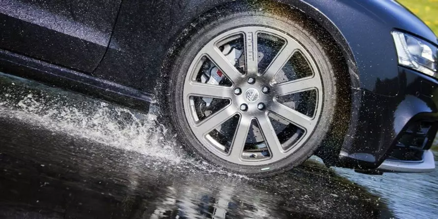 Немецкие учёные развенчали мифы о зимних и летних шинах. Тормозной путь - доказательство?