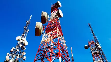 Два мобильных оператора пообещали белорусам не повышать тарифы до конца 2025 года. А потом?