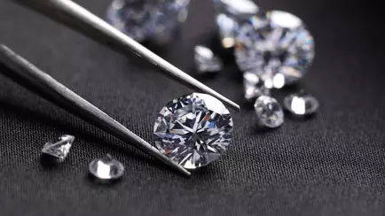 От 165 рублей – Нацбанк предложил белорусам «фантазийные» бриллианты