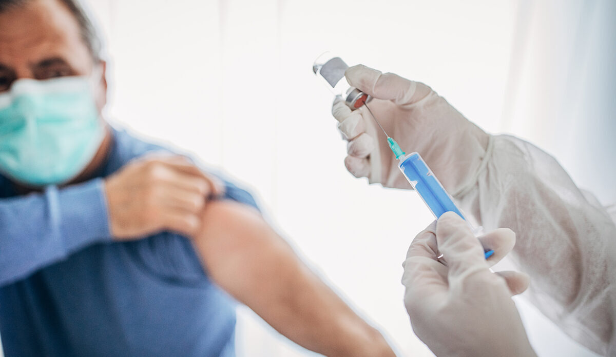 Сколько стоит привиться от гриппа белорусам? Посмотрели цены, вакцины и чего опасаться