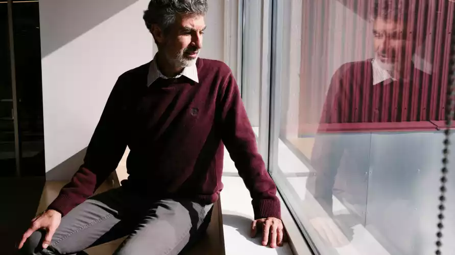 Он помог создать ИИ. Теперь профессор предупреждает об угрозе существованию человечества в ближайшие 5-10 лет