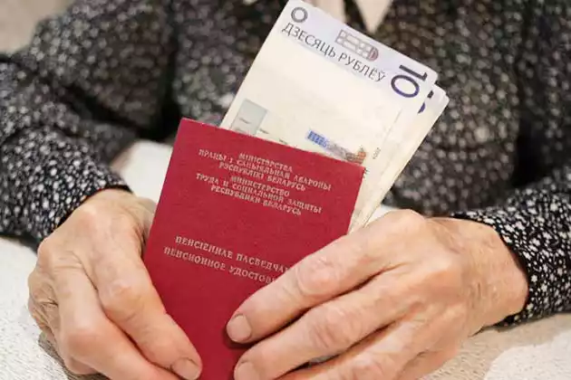 Лукашенко отменил для работающих в госорганизациях пенсионеров ограничения на выплату пенсий