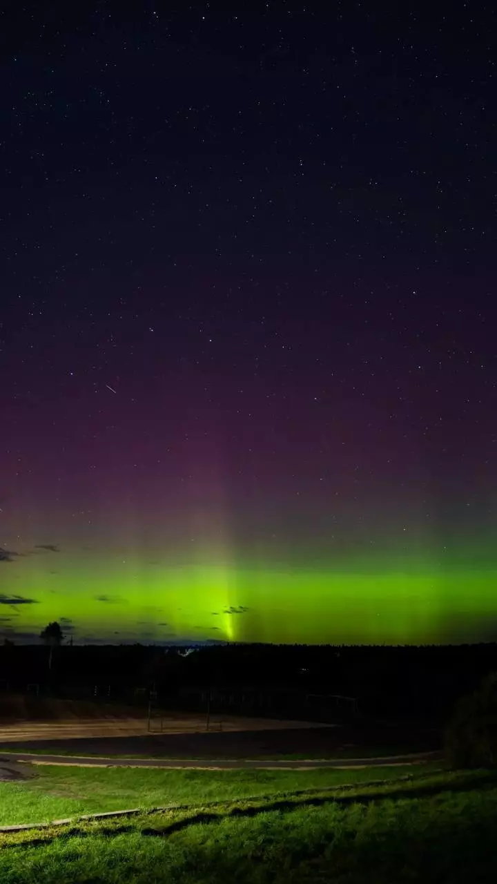 Мощная геомагнитная буря спровоцировала полярные сияния в Беларуси