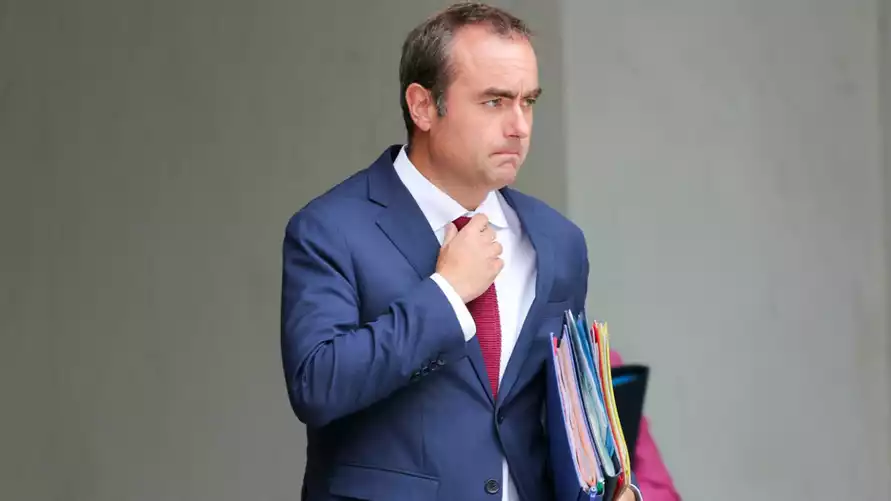 Новый премьер Франции ушел в отставку, не проработав и месяца