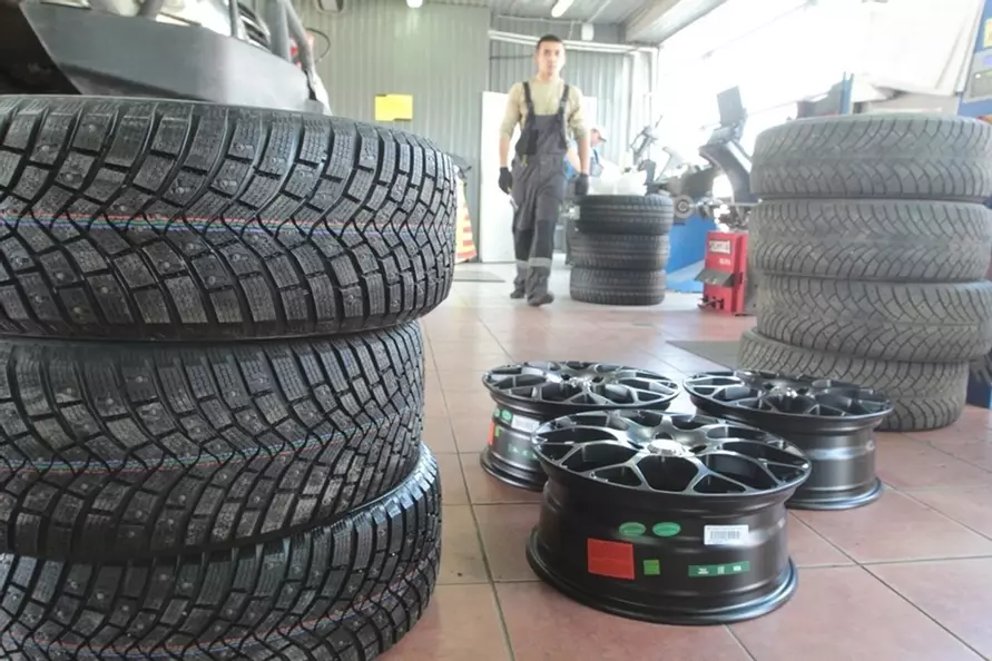 Немецкие учёные развенчали мифы о зимних и летних шинах. Тормозной путь - доказательство?