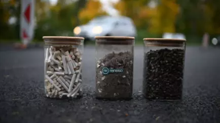 В Словакии начали делать асфальт из окурков