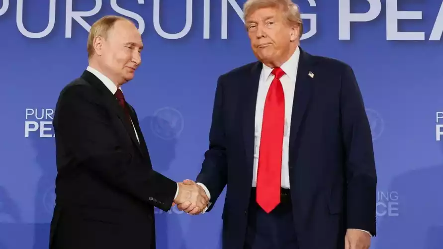 Трамп повысил голос на Путина и ушел с переговоров. FT опубликовала новые подробности встречи на Аляске