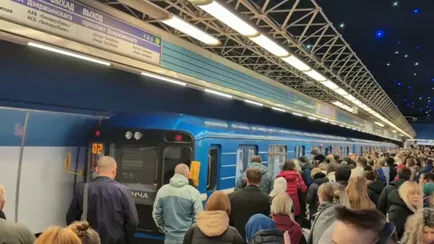 Стало известно, почему в Минске в час пик на полчаса остановили метро