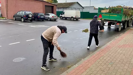 В милиции показали, кого из безработных белорусов отправляют убирать улицы