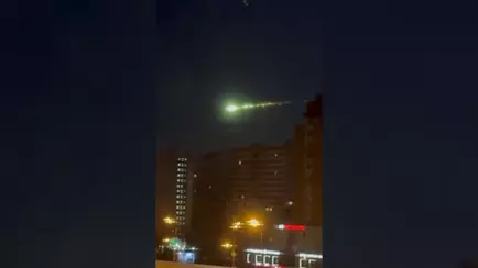 В небе над Москвой заметили яркий НЛО с зелёным свечением. Что это было?