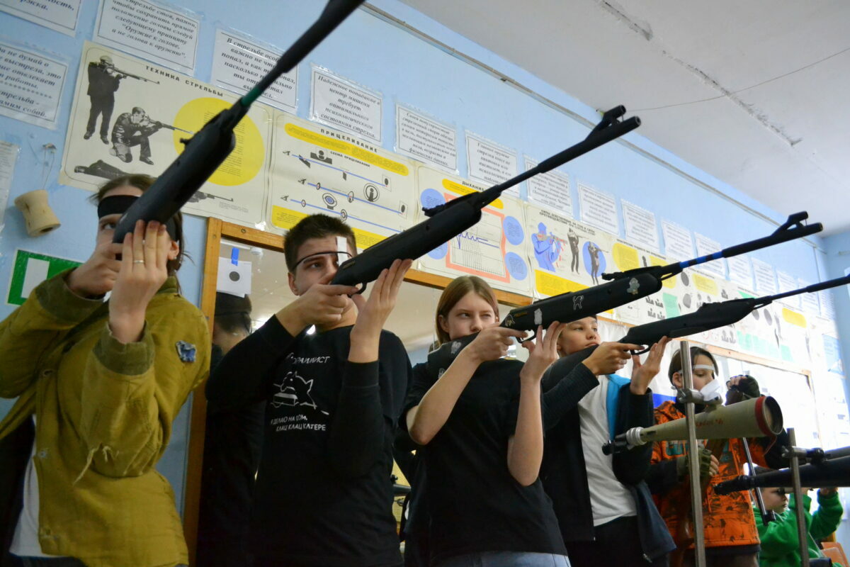 Жители Брестчины стали чаще стрелять по машинам, домам и людям. Что происходит?