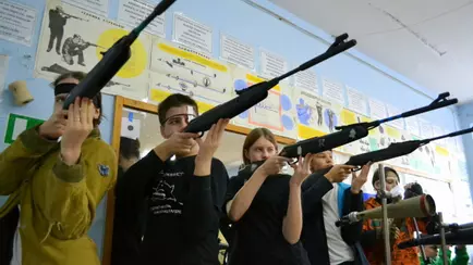 Жители Брестчины стали чаще стрелять по машинам, домам и людям. Что происходит?