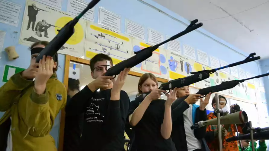 Жители Брестчины стали чаще стрелять по машинам, домам и людям. Что происходит?