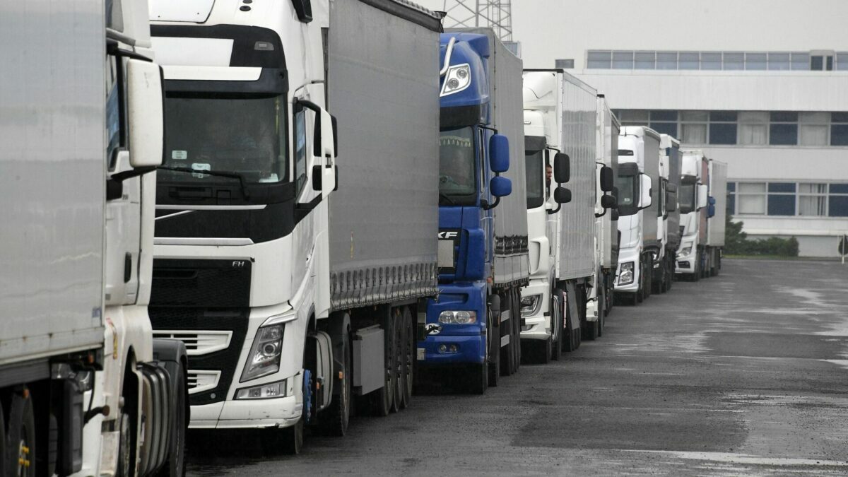 В Литве рассказали, с кем хотят вести переговоры в Беларуси о застрявших фурах