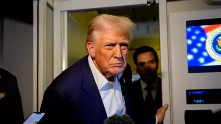 Рейтинг Трампа среди американцев рекордно рухнул. В чем причина?