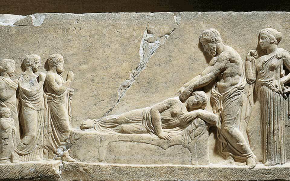 Просыпаться среди ночи — это нормально? Вот почему в древности люди практиковали "два сна"