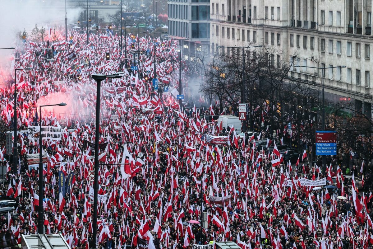 В Варшаве более 100 000 поляков вышли на Марш независимости